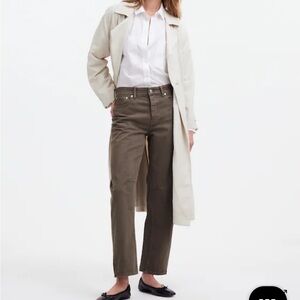 Madewell Darted Barrel Leg Jeans in driftwood brown